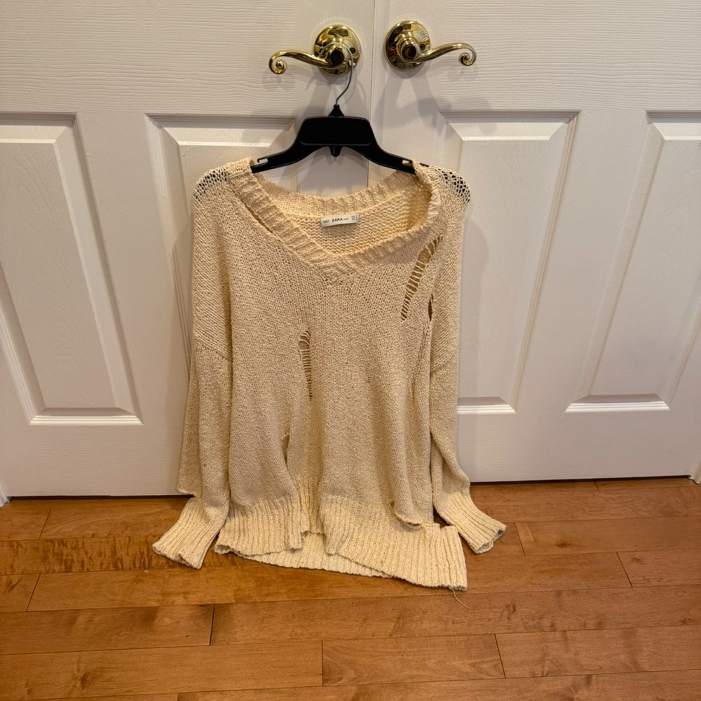 Zara Cream oversized distressed sweater like new Woman’s medium